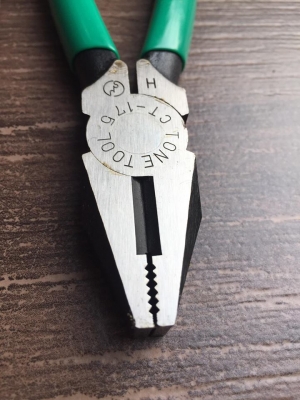 ขายคีมปากจิ้งจกTONE MADE IN JAPAN.ใหม่เก่าเก็บ