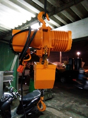 รอกไฟฟ้าขนาด1ตัน black bear ไฟ 380 สภาพสวยๆครับมีหลายตัวสนใจโทรสอบถามได้ครับผม Call:: 098-5700161 (คุณโอ๋) Line Id:: painters_expert