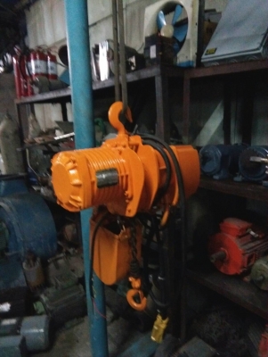 รอกไฟฟ้าขนาด1ตัน black bear ไฟ 380 สภาพสวยๆครับมีหลายตัวสนใจโทรสอบถามได้ครับผม Call:: 098-5700161 (คุณโอ๋) Line Id:: painters_expert