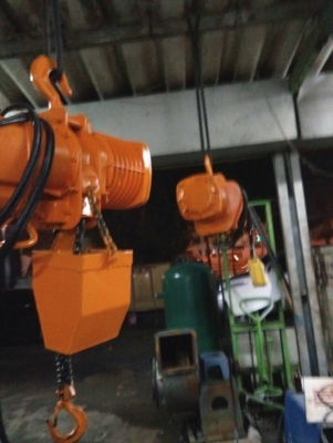 รอกไฟฟ้าขนาด1ตัน black bear ไฟ 380 สภาพสวยๆครับมีหลายตัวสนใจโทรสอบถามได้ครับผม Call:: 098-5700161 (คุณโอ๋) Line Id:: painters_expert