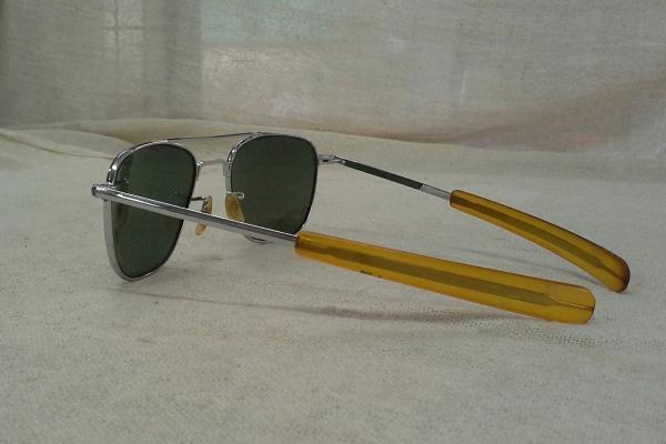 แว่นตาวินเทจเสืออากาศยุค '70s ราชสีห๋เงิน! Original RANDOLPH handmade in USA หายาก! แว่นตาวินเทจเสืออากาศยุค '70s ราชสีห๋เงิน! Original RANDOLPH handmade in USA หายาก!