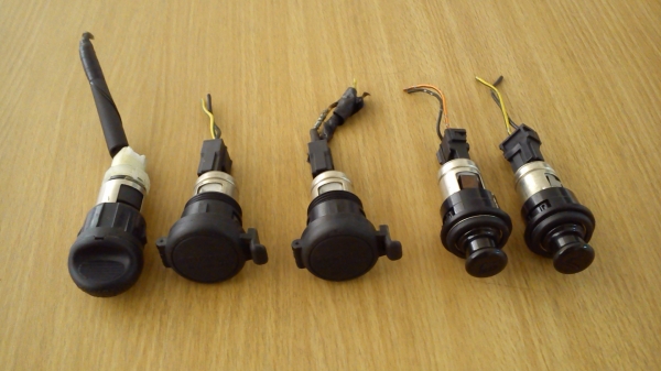 ช่องไฟที่จุดบุหรี่รถยนต์ พร้อมขั้วเสียบ ช่องไฟที่จุดบุหรี่รถยนต์ พร้อมขั้วเสียบ