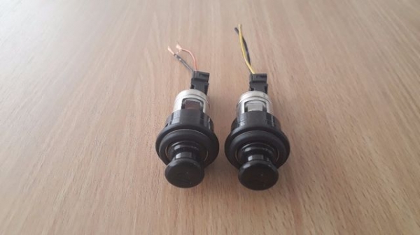 ช่องไฟที่จุดบุหรี่รถยนต์ พร้อมขั้วเสียบ ช่องไฟที่จุดบุหรี่รถยนต์ พร้อมขั้วเสียบ