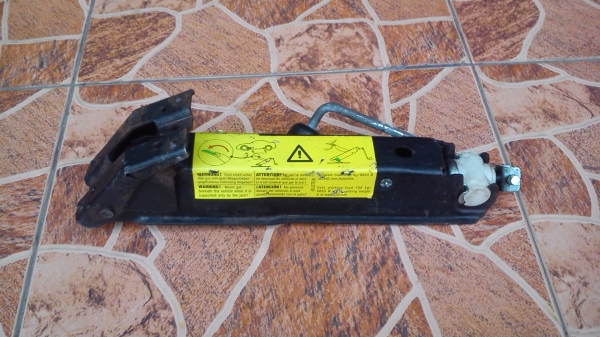 แม่แรง ติดรถ Benz SLK230 ปี1998 แม่แรง ติดรถ Benz SLK230 ปี1998