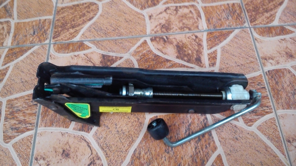 แม่แรง ติดรถ Benz SLK230 ปี1998 แม่แรง ติดรถ Benz SLK230 ปี1998