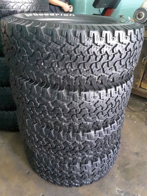 BF All USA. 265-65-17 ปลายปี 12 สภาพสวยๆ 1ชุด