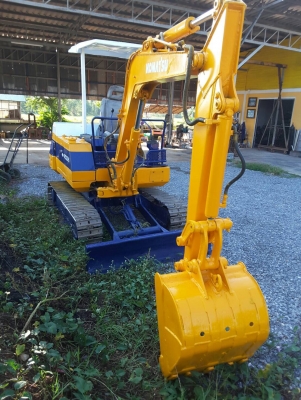 รถแบคโฮ KOMATSU PC30-6 รถแบคโฮ KOMATSU PC30-6