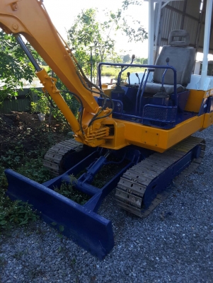 รถแบคโฮ KOMATSU PC30-6 รถแบคโฮ KOMATSU PC30-6