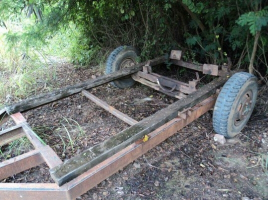 พ่วงลากแมคโครเล็ก คานหน้าหกล้อกลาง ระหว่างล้อกว้าง 1.95 เมตร