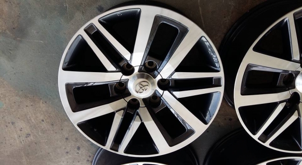 ขายล้อแม็กป้ายแดง fortuner 18"&times;7.5"สนใจติดต่อ ร้าน ก.เจริญการยาง ครับ 081-3747940
