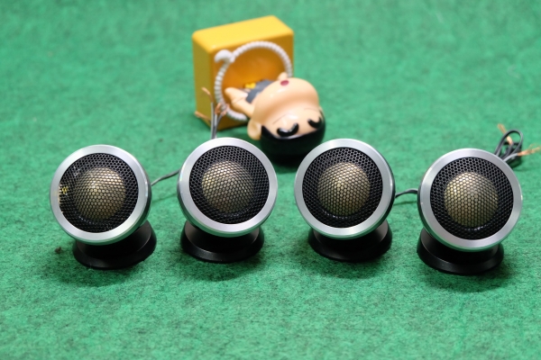 ทวิตเตอร์ Pioneer Carrozzeria ทรงขาตั้ง หน้าหมุนปรับทิศทางได้ โดมทอง เสียงใส จัด ไม่บาดหู