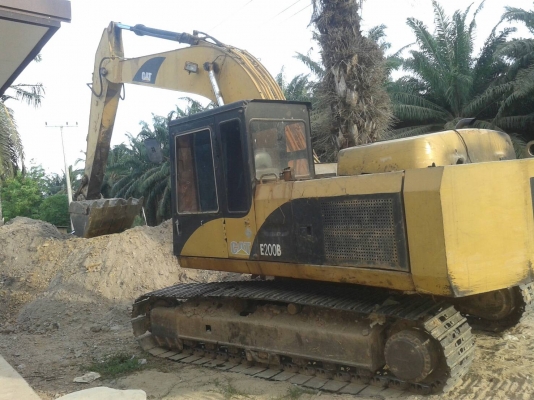 ขายรถแบคโฮ CAT E200B เครื่อง 6BD1-T ราคา 450000