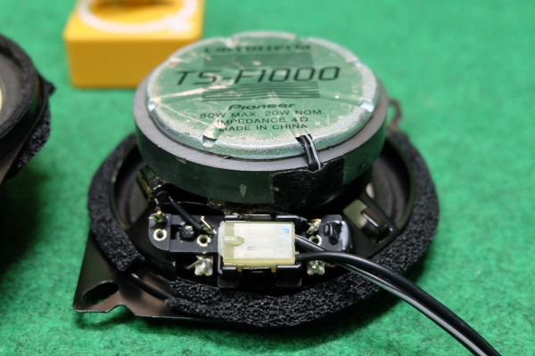 ลำโพง Pioneer Carrozzeria รุ่น TS-F1000 ลำโพงแกนร่วม 2 ทาง ขนาด 4" กรวยเคฟล่าห์สีขาว ลำโพง Pioneer Carrozzeria รุ่น TS-F1000 ลำโพงแกนร่วม 2 ทาง ขนาด 4" กรวยเคฟล่าห์สีขาว