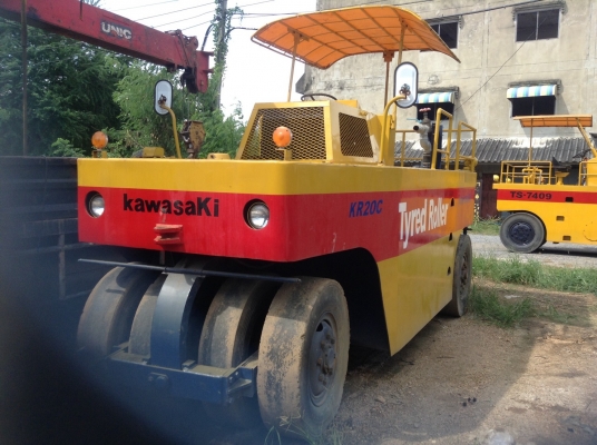 ขายด่วน ! รถบด 9 ล้อ KAWASAKI KR20C