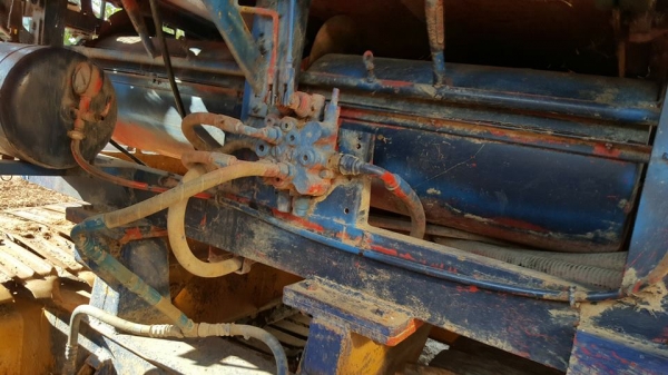 ขายรถเกี่ยวข้าว เกษตรพัฒนาปลดหนี้ เครื่องอีซูซุ210 6HH1 เครื่องบน สภาพกำลังทำงาน ช่วงล่าง10