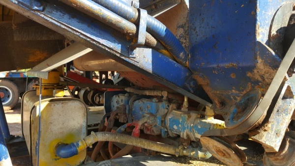 ขายรถเกี่ยวข้าว เกษตรพัฒนาปลดหนี้ เครื่องอีซูซุ210 6HH1 เครื่องบน สภาพกำลังทำงาน ช่วงล่าง10