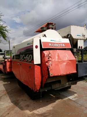 ขายรถเกี่ยวข้าวคูโบต้า DC60 พลัส เอกสารเล่มทะเบียน ทำงานพันแปดร้อย ชม. ช่วงล่างแทรคใหม่ เครื่องดี สภาพพร้อมกำลังทำงาน
