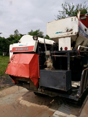 ขายรถเกี่ยวข้าวคูโบต้า DC60 พลัส เอกสารเล่มทะเบียน ทำงานพันแปดร้อย ชม. ช่วงล่างแทรคใหม่ เครื่องดี สภาพพร้อมกำลังทำงาน