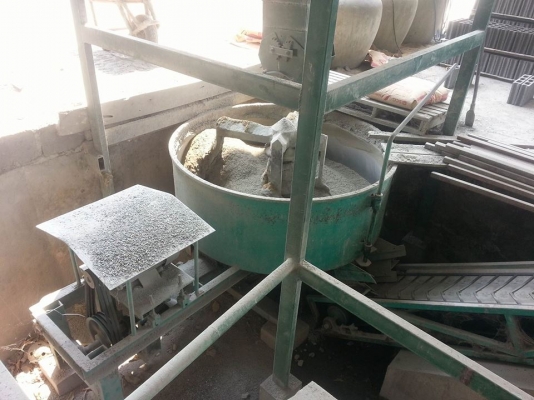 ขายเครื่องอัดอิฐบล็อกระบบไฮโดรลิคออก4ก้อน  ราคา200000 ลดให้ไปเลยเบื่อคนต่อแล้วไม่เอา