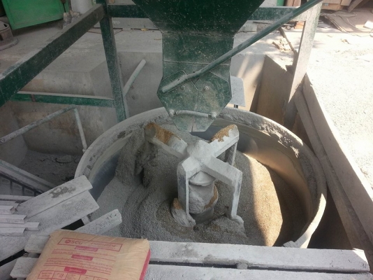 ขายเครื่องอัดอิฐบล็อกระบบไฮโดรลิคออก4ก้อนราคา200000 ลดให้ไปเลยเบื่อคนต่อแล้วไม่เอา