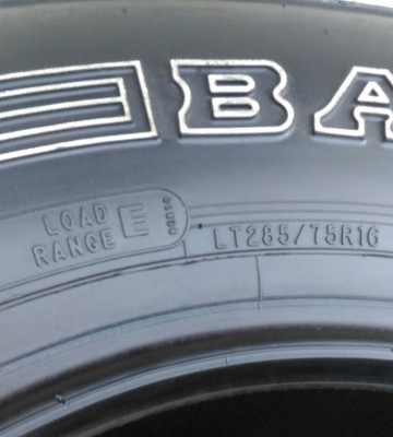 ขายยาง 285/75/16 MADE IN U.S.A สวยๆ ขายยาง 285/75/16 MADE IN U.S.A สวยๆ