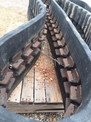 แทรคยางขนาด #370X41X107 นำเข้าจากญี่ปุ่น ติดต่อ 087-9118593/085-0843200