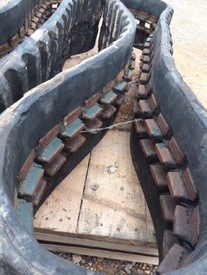 แทรคยางขนาด #370X41X107 นำเข้าจากญี่ปุ่น ติดต่อ 087-9118593/085-0843200