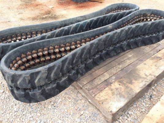 แทรคยาง KOBELCO 30 300X52.5X82 นำเข้าจากญี่ปุ่น ติดต่อ 087-9118593/085-0843200