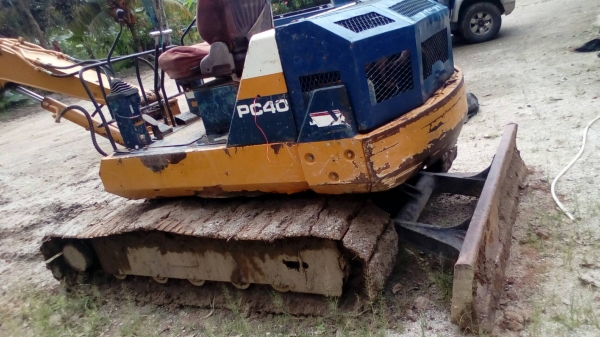 ขายรถแบคโฮ KOMATSU PC40-6 ราคา 250000 ขายรถแบคโฮ KOMATSU PC40-6 ราคา 250000