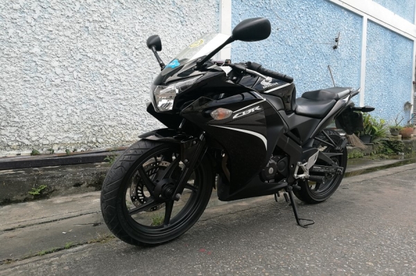 Cbr 150i รถบ้านแท้ มือเดียว เล่มชุดโอนครบ สภาพสวย