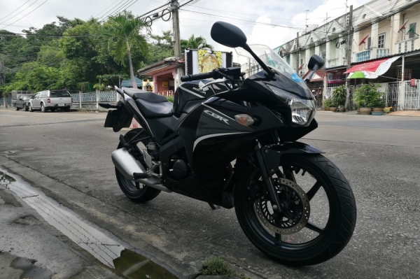 Cbr 150i รถบ้านแท้ มือเดียว เล่มชุดโอนครบ สภาพสวย