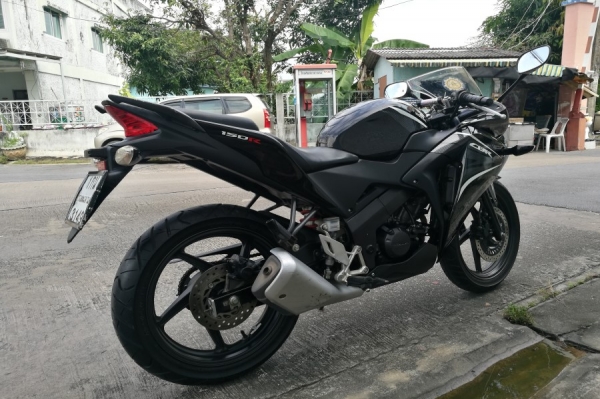 Cbr 150i รถบ้านแท้ มือเดียว เล่มชุดโอนครบ สภาพสวย
