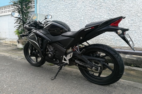 Cbr 150i รถบ้านแท้ มือเดียว เล่มชุดโอนครบ สภาพสวย