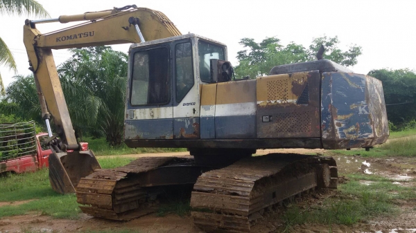 ขายรถแบคโฮ KOMATSU PC200-5 ระบบไฟไม่มี คอลโทรลสั้น ราคา 450000