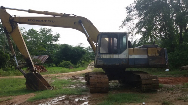 ขายรถแบคโฮ KOMATSU PC200-5 ระบบไฟไม่มี คอลโทรลสั้น ราคา 450000