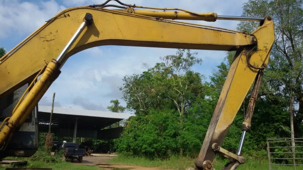 ขายรถแบคโฮ KOMATSU PC200-5 ระบบไฟไม่มี คอลโทรลสั้น ราคา 450000