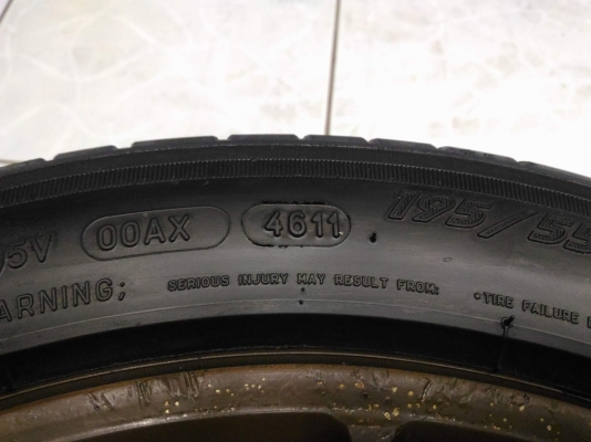 ขายเศษล้อ พร้อมยาง Michelin ps3  195 55 15 ผลิตปี 2011 ยางยังใช้งานได้ ไม่บวม  ล้อพ่นสีน้ำตาลเอง ไม่คด ไม่ดุ้ง ขายถูก 800 NET