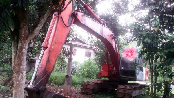 ขายรถแบคโฮ HITACHI EX200-3 ระบบไฟเต็ม ราคา 500000 ขายรถแบคโฮ HITACHI EX200-3 ระบบไฟเต็ม ราคา 500000