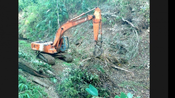 ขายรถแบคโฮ HITACHI EX200-3 ระบบไฟเต็ม ราคา 500000