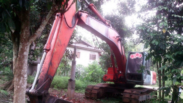 ขายรถแบคโฮ HITACHI EX200-3 ระบบไฟเต็ม ราคา 500000 ขายรถแบคโฮ HITACHI EX200-3 ระบบไฟเต็ม ราคา 500000
