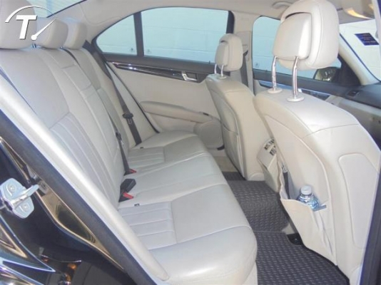 ขาย BENZ C200 CGI ปี2010 แท้ ดีเซล สีดำ เบาะไฟฟ้า มือเดียวป้ายเเดง สวยมากๆ พร้อมใช้คะ