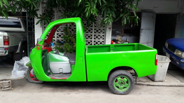 รถกระบะสามล้อเอนกประสงค์