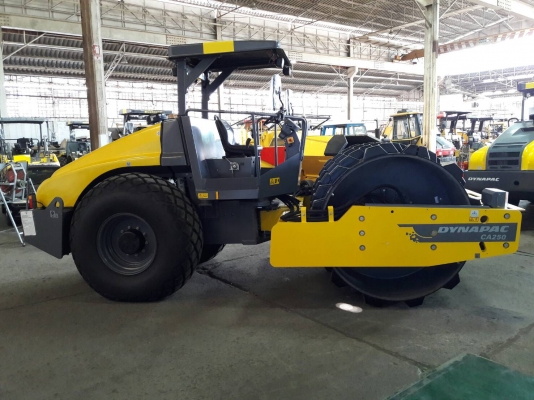 ขายรถบด DYNAPAC ใหม่พร้อมเปลือกหนาม