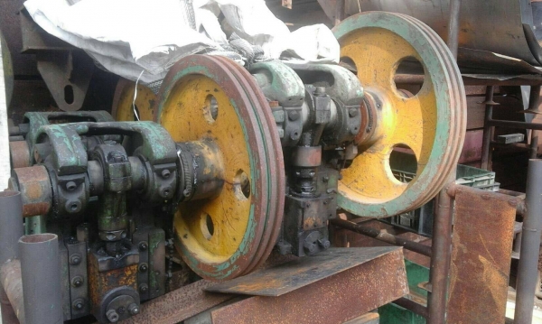 ขายเหมาๆ เครื่องปั๊มคอม้า 5 ตัว เครื่องฉีดพลาสติก รวม 6 เครื่อง / สภาพดีทุกตัวครับ ตามสไตล์ร้านวินิตร