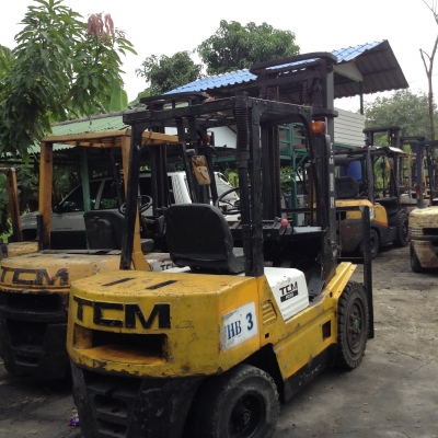 +++ ขายโฟล์คลิฟท์  T.C.M. FD30  ขนาด  3  ตัน  เครื่องยนต์ดีเซล  ISUZU   เสา  4  เมตร  เกียร์ออโตเมติค   งา 1,070  มม.  ยางลม