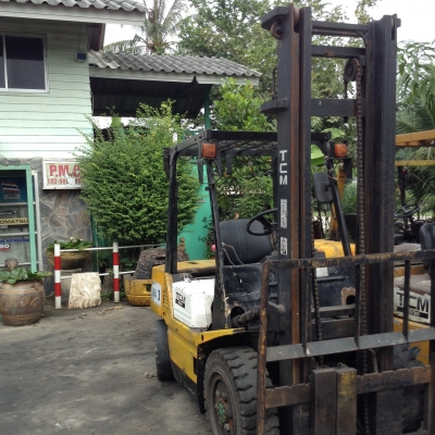 +++ ขายโฟล์คลิฟท์  T.C.M. FD30  ขนาด  3  ตัน  เครื่องยนต์ดีเซล  ISUZU   เสา  4  เมตร  เกียร์ออโตเมติค   งา 1,070  มม.  ยางลม