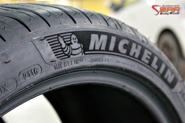 MICHELIN PILOT SPORT 4 245/40R18 ราคาพิเศษ