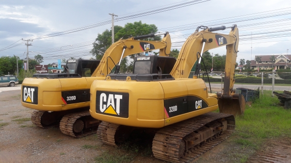 ขาย cat 320 d สเปก ญี่ปุ่น รถสวย พร้อมใช้งาน  ช่วง ล่างเต็มพร้อมใช้งาน เอกสาร เล่ม ทบ.พร้อมโอนทุกตัว มี3ตัวครับ ราคา1,990,000 ต่อลอง ได้ครับไฟแนนซ์ ใครมีเอามาเลย ครับ   โทร 089-7088772