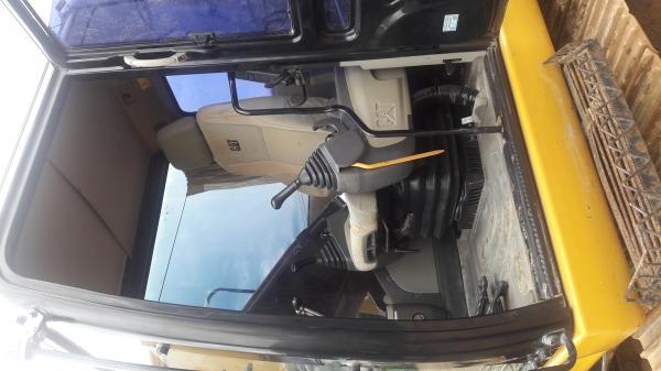 ขาย cat 320 d สเปก ญี่ปุ่น รถสวย พร้อมใช้งาน  ช่วง ล่างเต็มพร้อมใช้งาน เอกสาร เล่ม ทบ.พร้อมโอนทุกตัว มี3ตัวครับ ราคา1,990,000 ต่อลอง ได้ครับไฟแนนซ์ ใครมีเอามาเลย ครับ   โทร 089-7088772