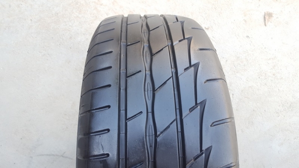 ขายยาง225/55/16 ปี 0915 BEIDGESTONE POTEZA RE003 2 เส้น  สภาพสวยดอกเยอะไม่มีปะดอกเน้นๆตามรูปตัวTOPแน่นอนใช้ต่อได้สบาย  ราคาพร้อม เปลี่ยน ถ่วง  (ส่งต่างจังหวัด)   รัก 0851612347   LINE**ID  rukitsarr        .... https://www.facebook.com/jtg2010 เวบทางร้านโ